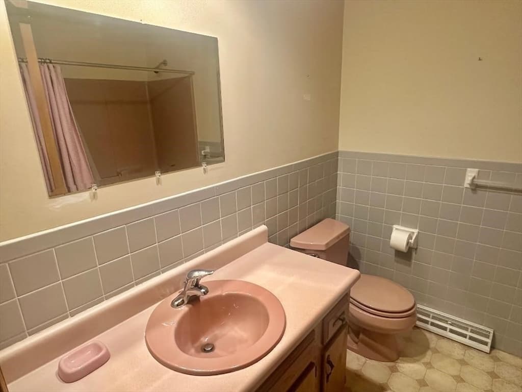 Single Family Residence at 9 Captain Phillips Rd, Harwich MA 02645, Harwich, photo 10 of 14