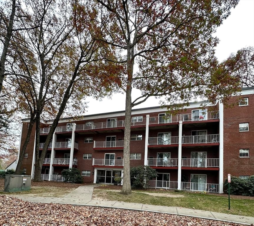 Condominium at 55 Greentree Ln # 49, Weymouth MA 02190, photo 2 of 12