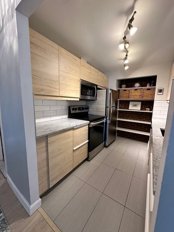 Condominium at 55 Greentree Ln # 49, Weymouth MA 02190, photo 3 of 12