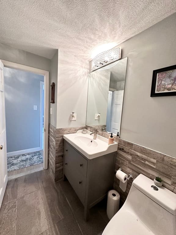 Condominium at 55 Greentree Ln # 49, Weymouth MA 02190, photo 9 of 12