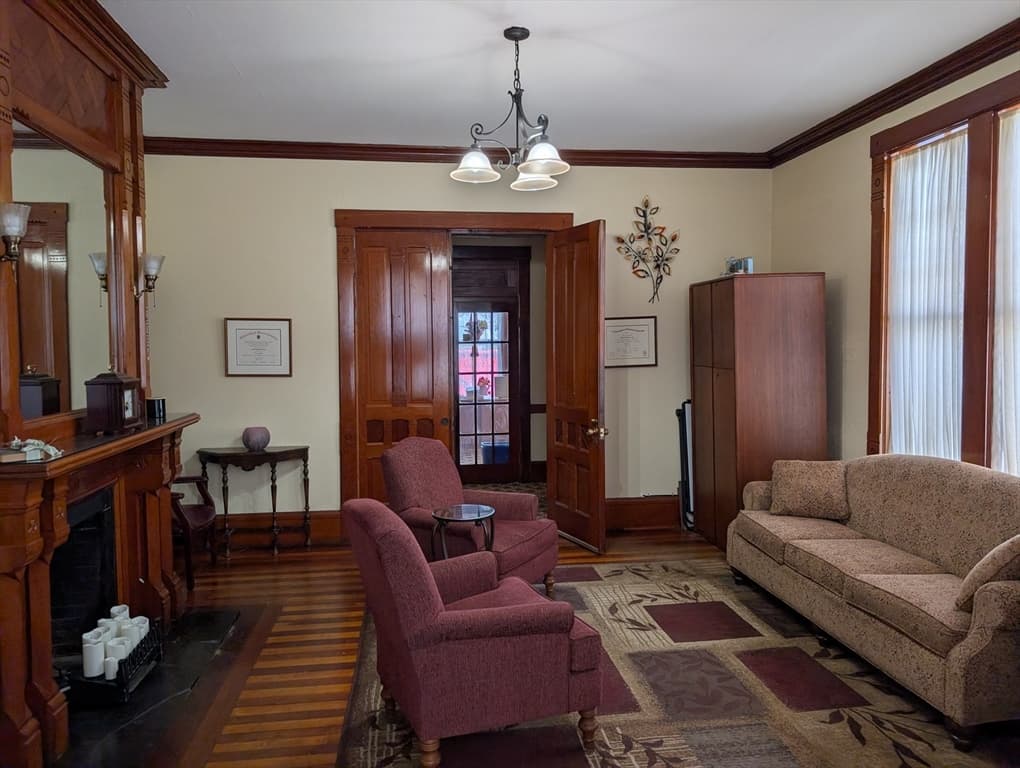23 Fruit St, Worcester MA 01609 photo 2