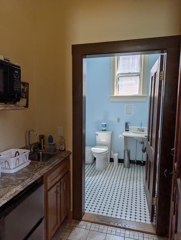 23 Fruit St, Worcester MA 01609 photo 18