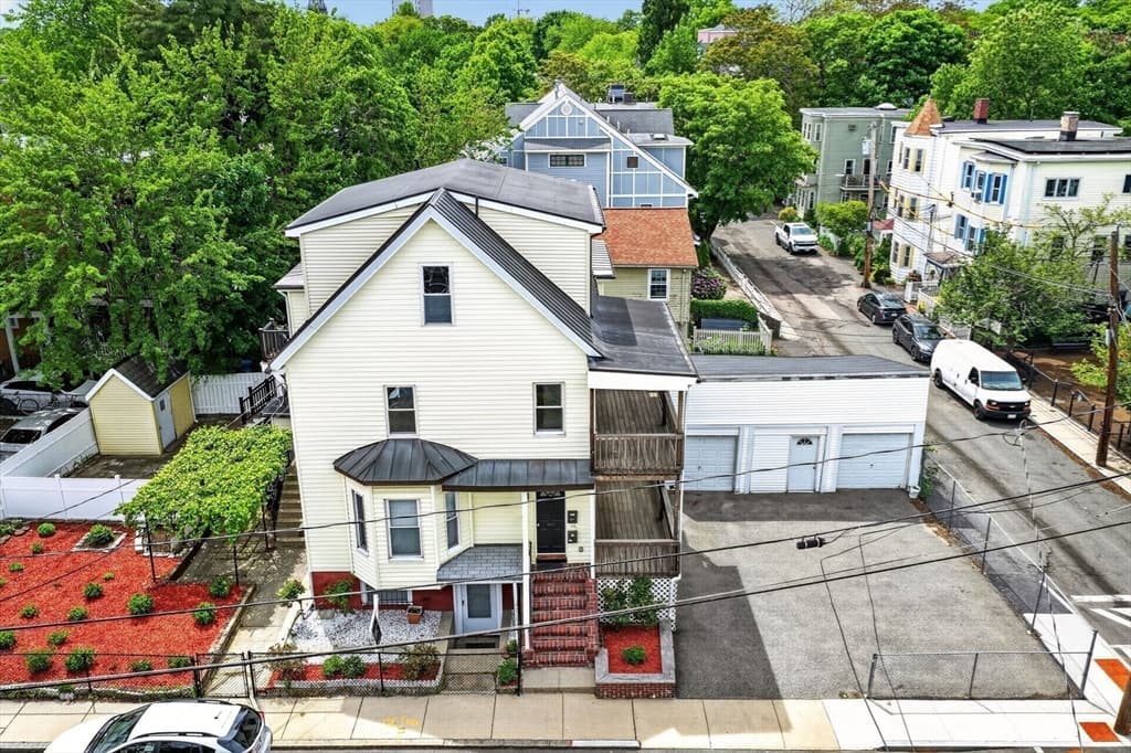 29 Hanson St, Somerville MA 02143