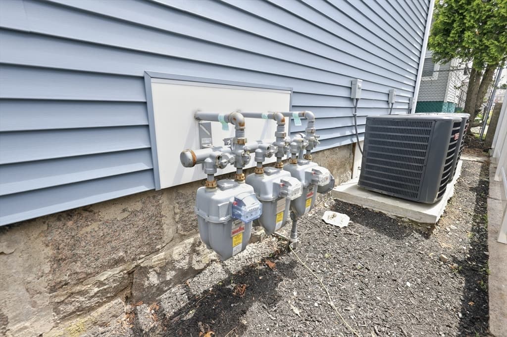 489 Spring, Fall River MA 02721 photo 18