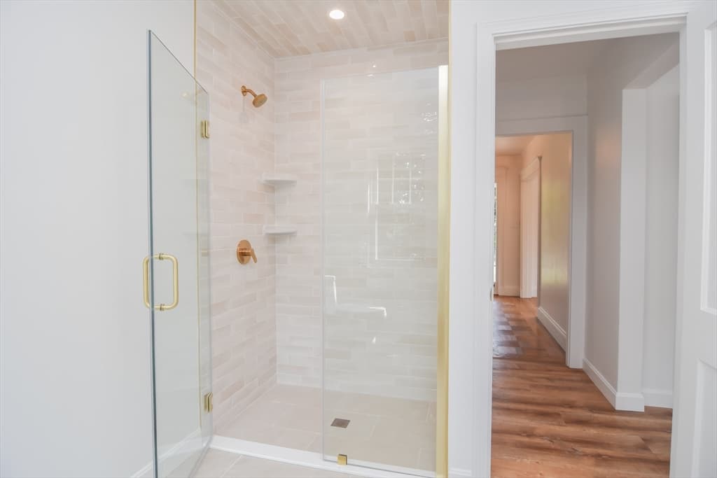 19 Stoneleigh Rd, Watertown MA 02472 photo 17