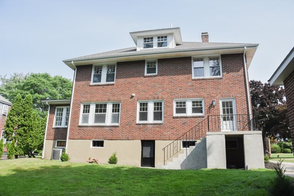 19 Stoneleigh Rd, Watertown MA 02472 photo 7