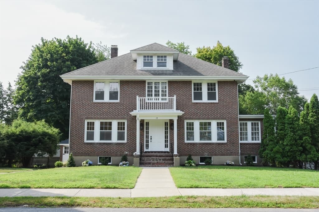 19 Stoneleigh Rd, Watertown MA 02472