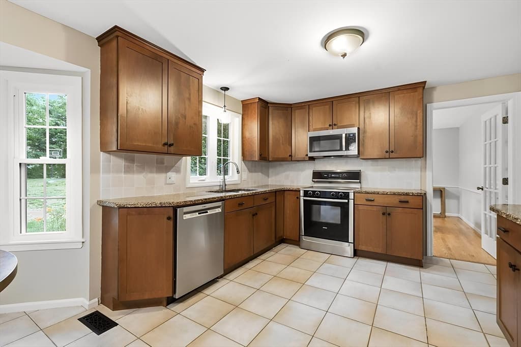 27 Eastwood Dr, Wilbraham MA 01095 photo 16
