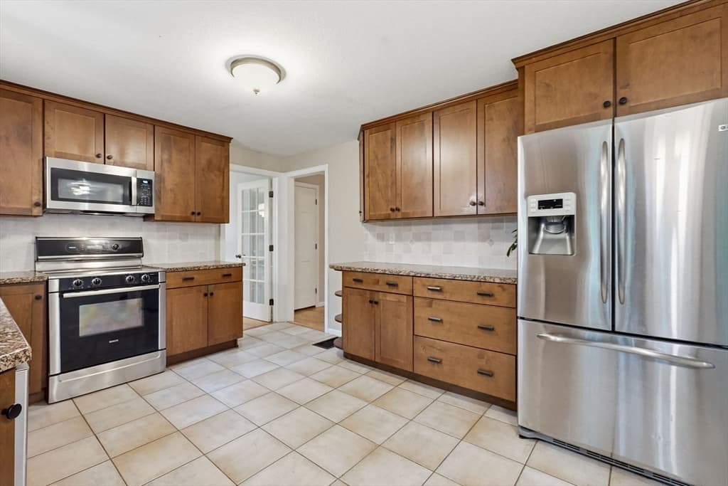 27 Eastwood Dr, Wilbraham MA 01095 photo 12