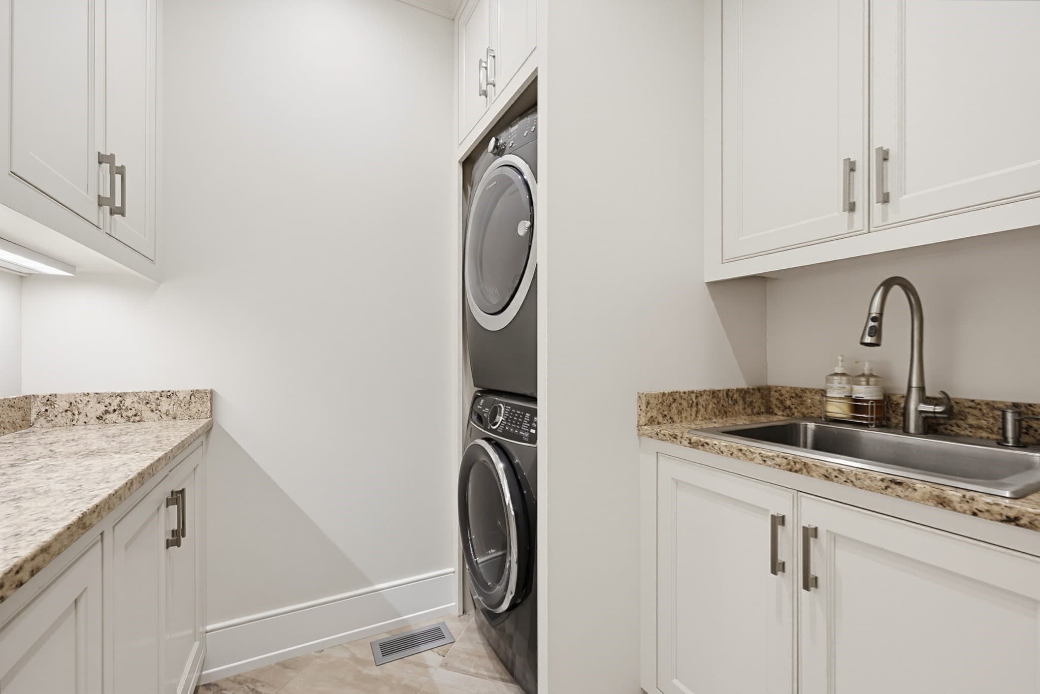 Condominium at 13 Davenport Ln # 13, Hopkinton MA 01748, Hopkinton, photo 38 of 42
