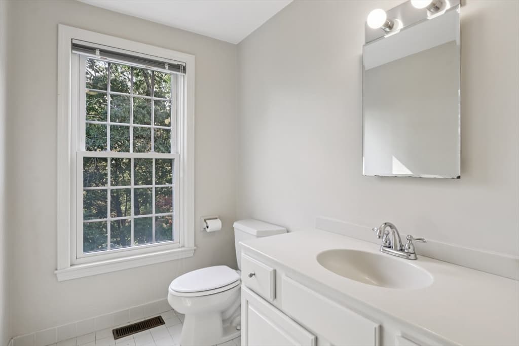 Condominium at 35 Mitchell Grant Way # 35, Bedford MA 01730, photo 32 of 41