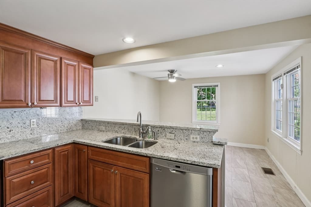 Condominium at 35 Mitchell Grant Way # 35, Bedford MA 01730, photo 5 of 41