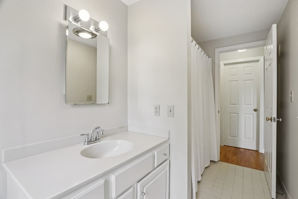 Condominium at 35 Mitchell Grant Way # 35, Bedford MA 01730, photo 30 of 41