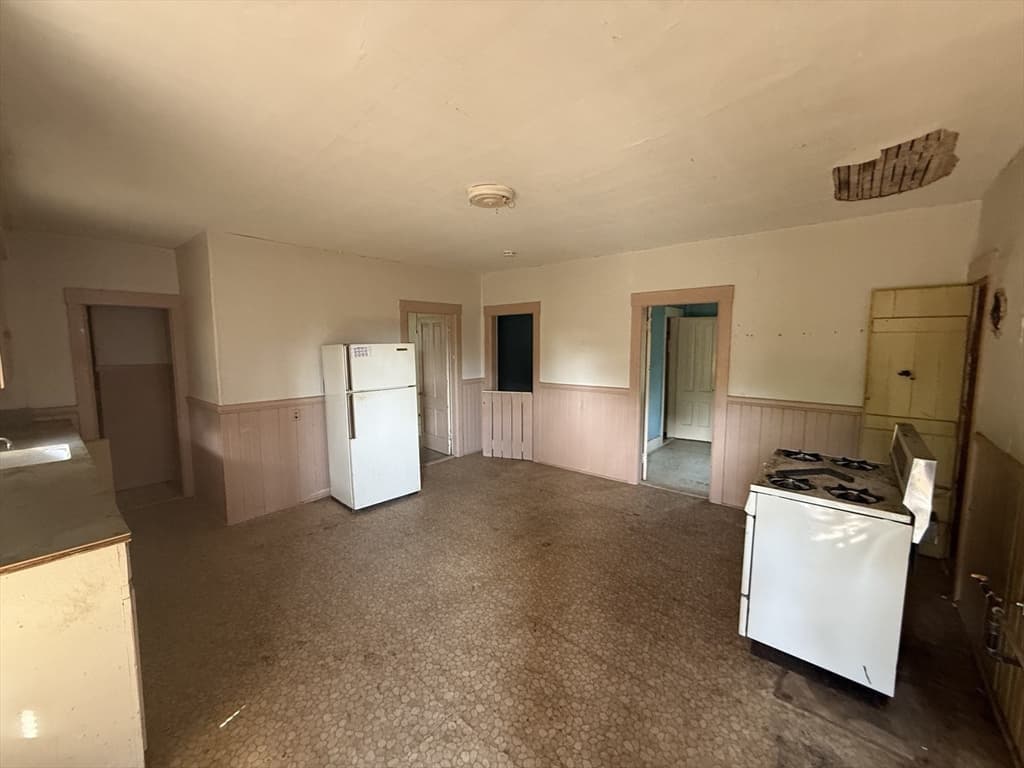 3 Family at 127 Cliff St, Southbridge MA 01550, Southbridge, photo 18 of 29