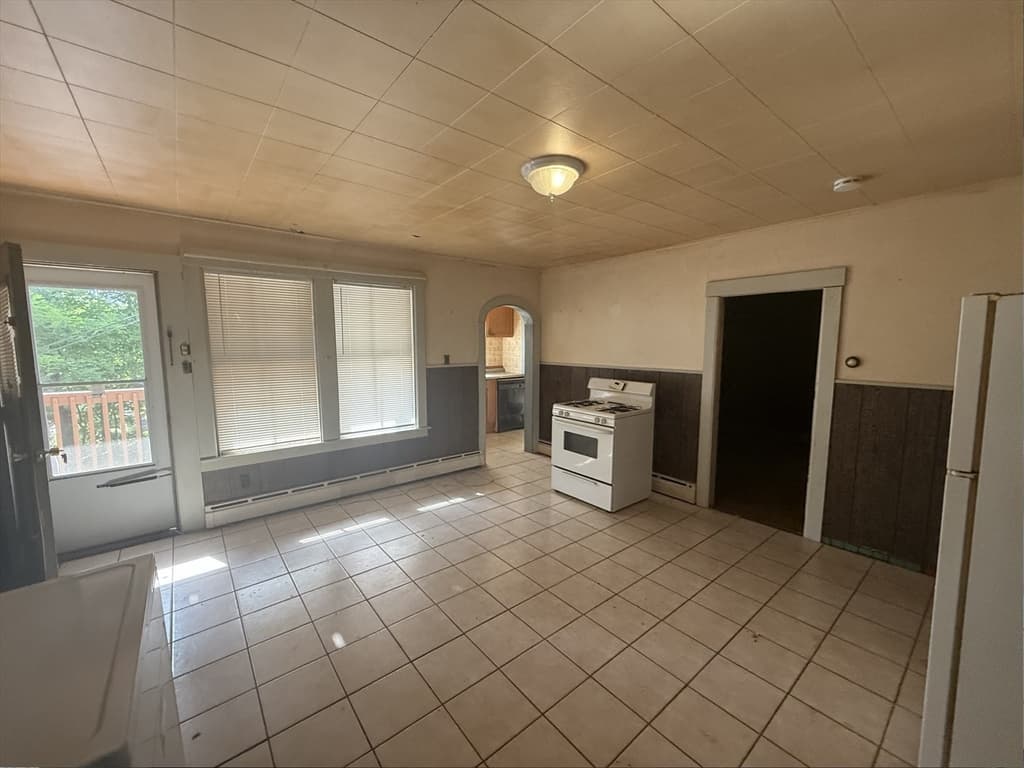 3 Family at 127 Cliff St, Southbridge MA 01550, Southbridge, photo 11 of 29