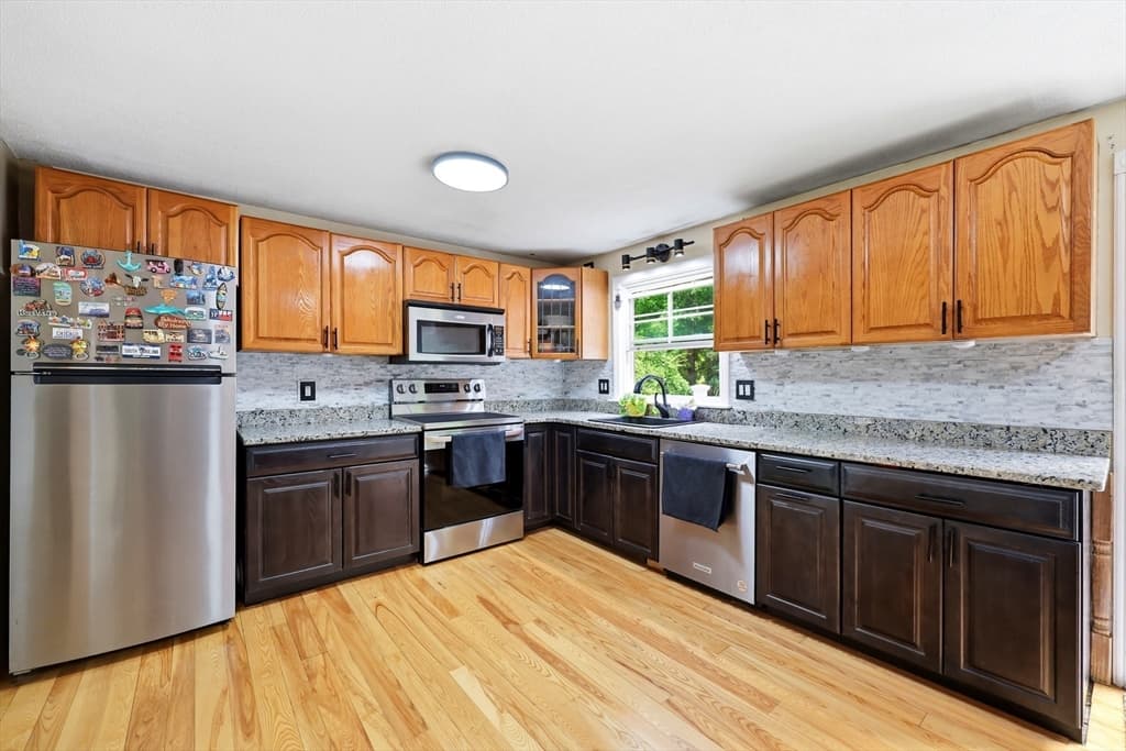 23 Phelps St, Easthampton MA 01027 photo 7
