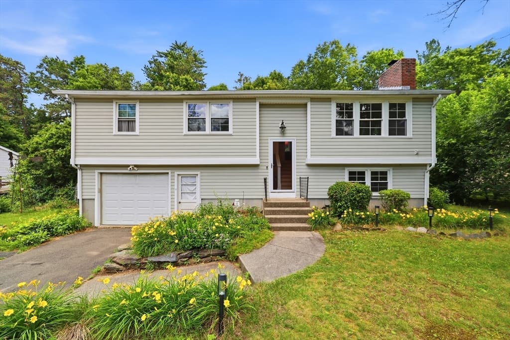 23 Phelps St, Easthampton MA 01027 photo 3