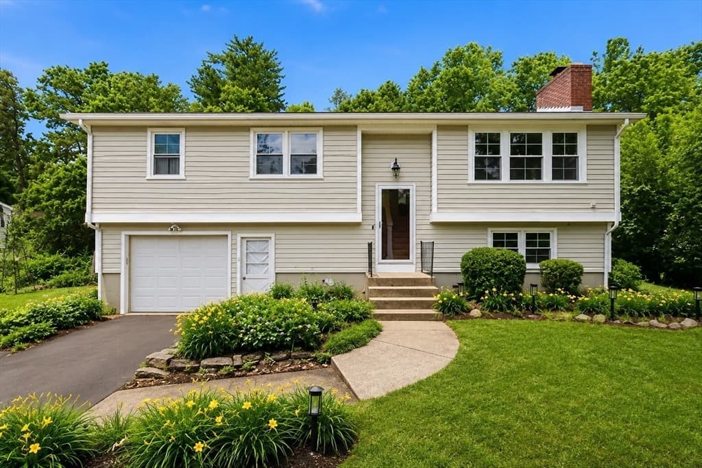 23 Phelps St, Easthampton MA 01027