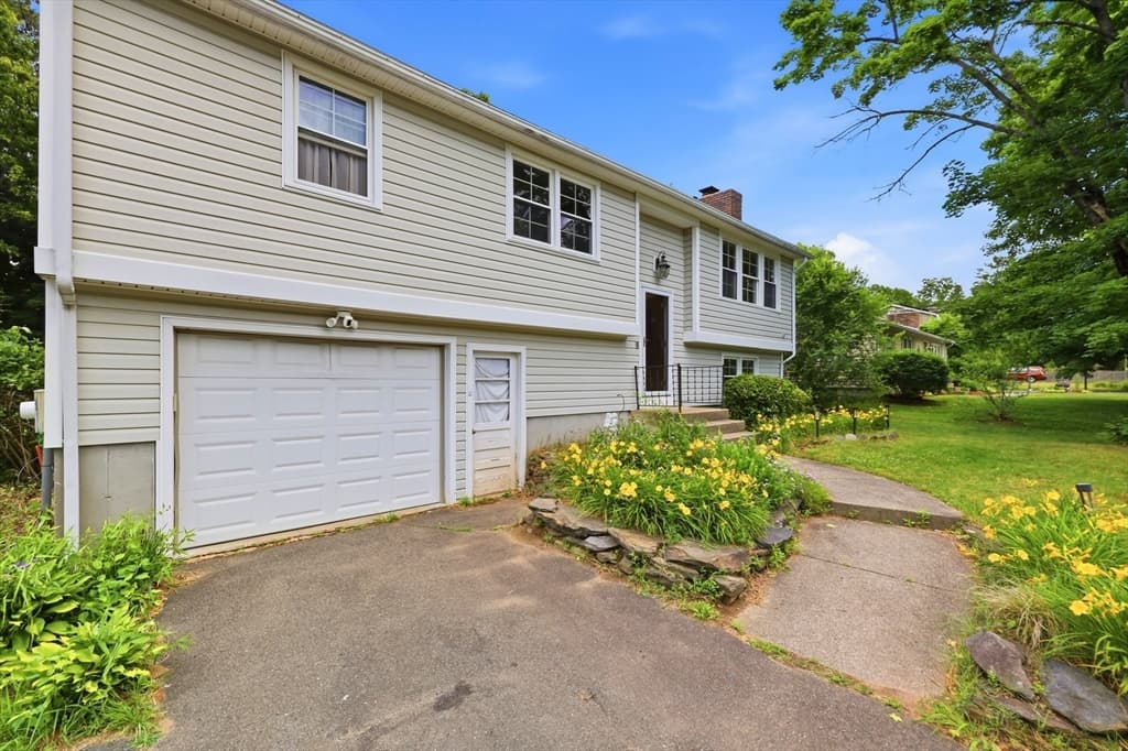 23 Phelps St, Easthampton MA 01027 photo 5