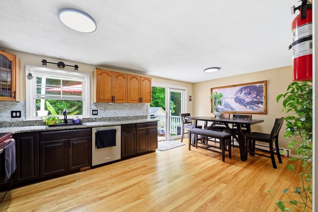 23 Phelps St, Easthampton MA 01027 photo 9