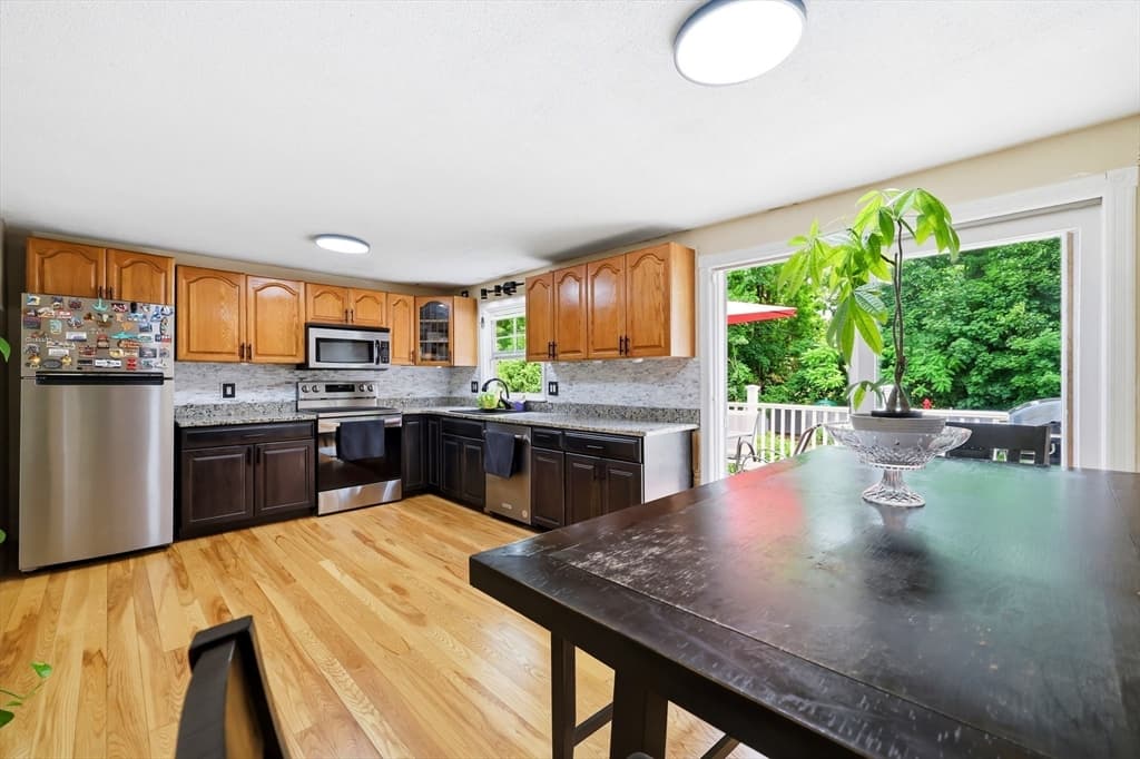 23 Phelps St, Easthampton MA 01027 photo 10