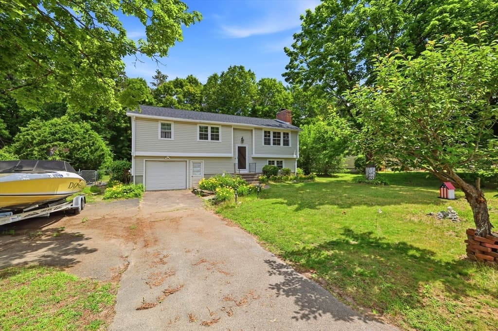 23 Phelps St, Easthampton MA 01027 photo 4