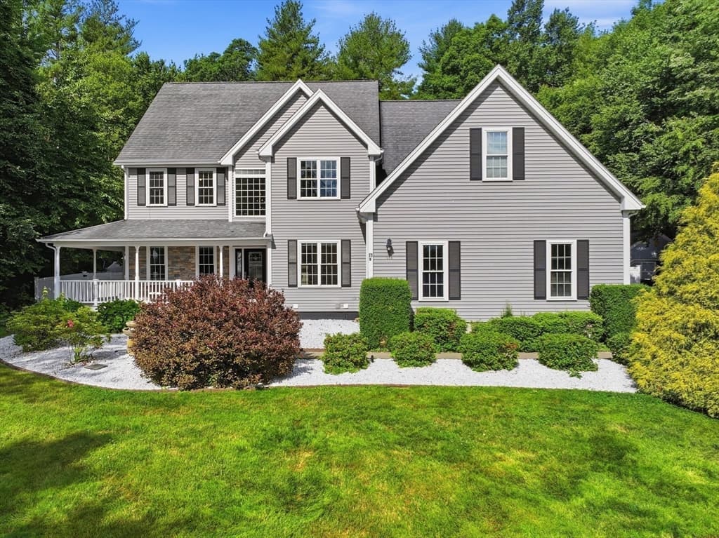 11B Colicum Dr, Charlton MA 01507