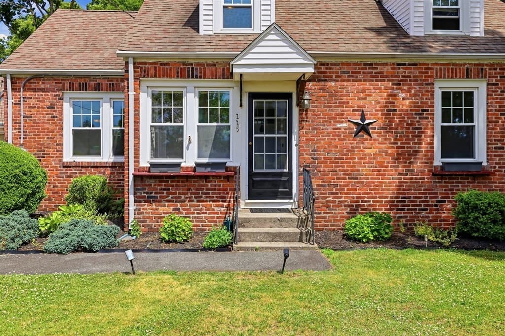 Single Family Residence at 115 Poplar Street, Agawam MA 01030, Agawam, photo 2 of 39