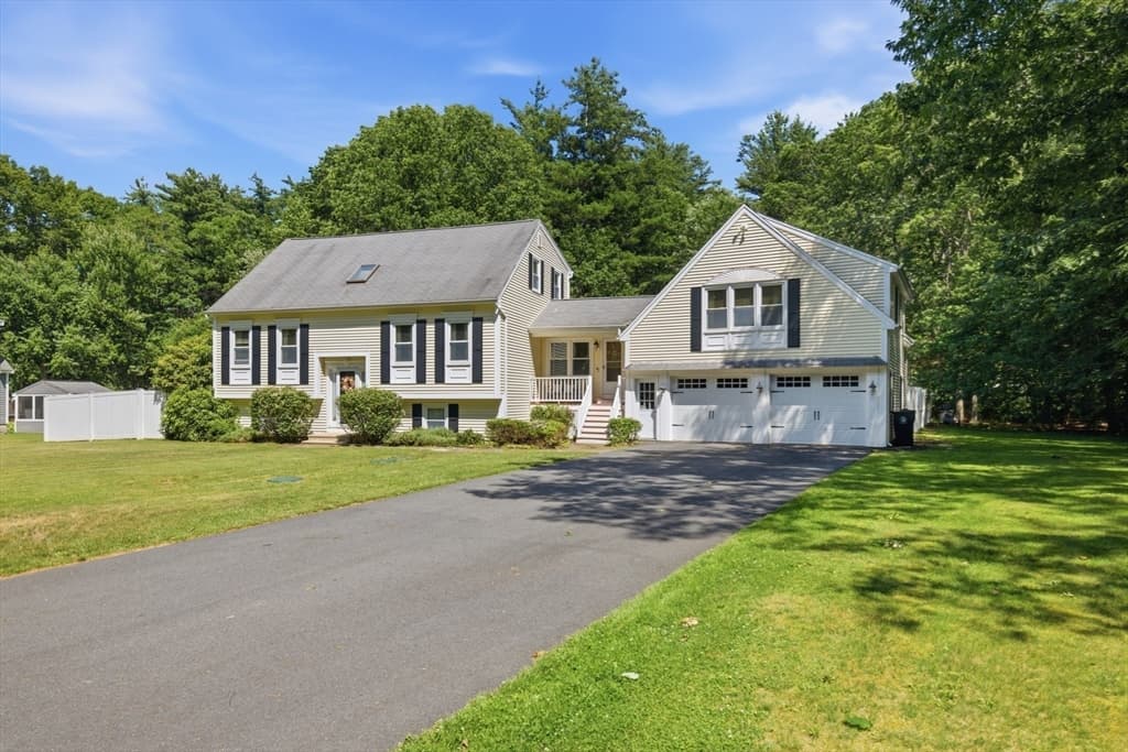 16 Fairview Farm Rd, Haverhill MA 01832