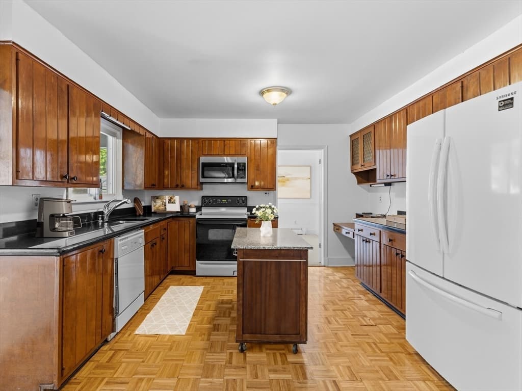 Single Family Residence at 4 Merrymount Dr., Dartmouth MA 02747, photo 12 of 42