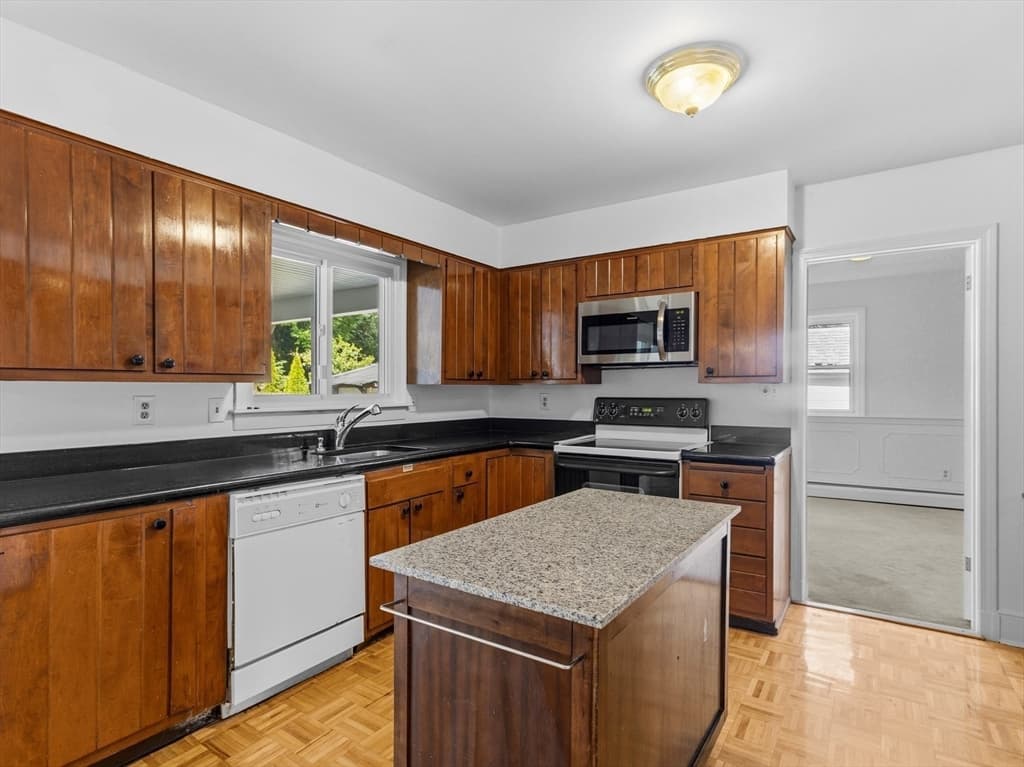 Single Family Residence at 4 Merrymount Dr., Dartmouth MA 02747, photo 14 of 42