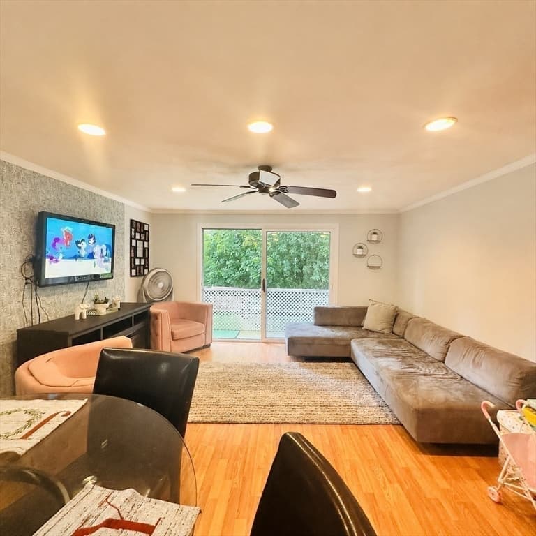520 High St # 7, Clinton MA 01510