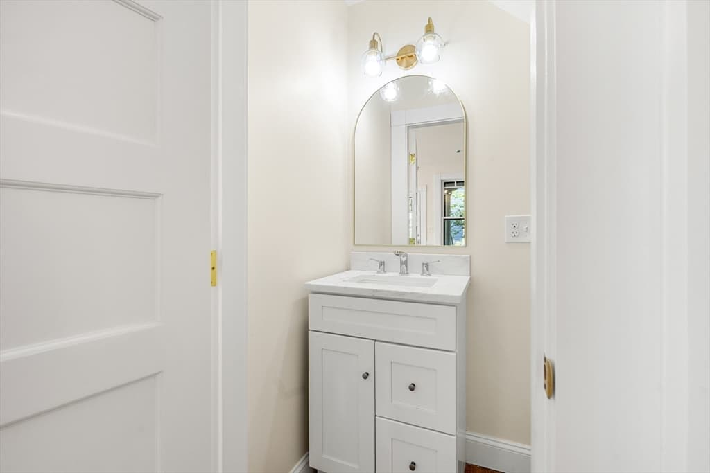 Condominium at 18 Loring Avenue # 1, Salem MA 01970, photo 14 of 32