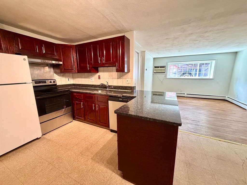 15 Staples Ave # 18, Everett MA 02149