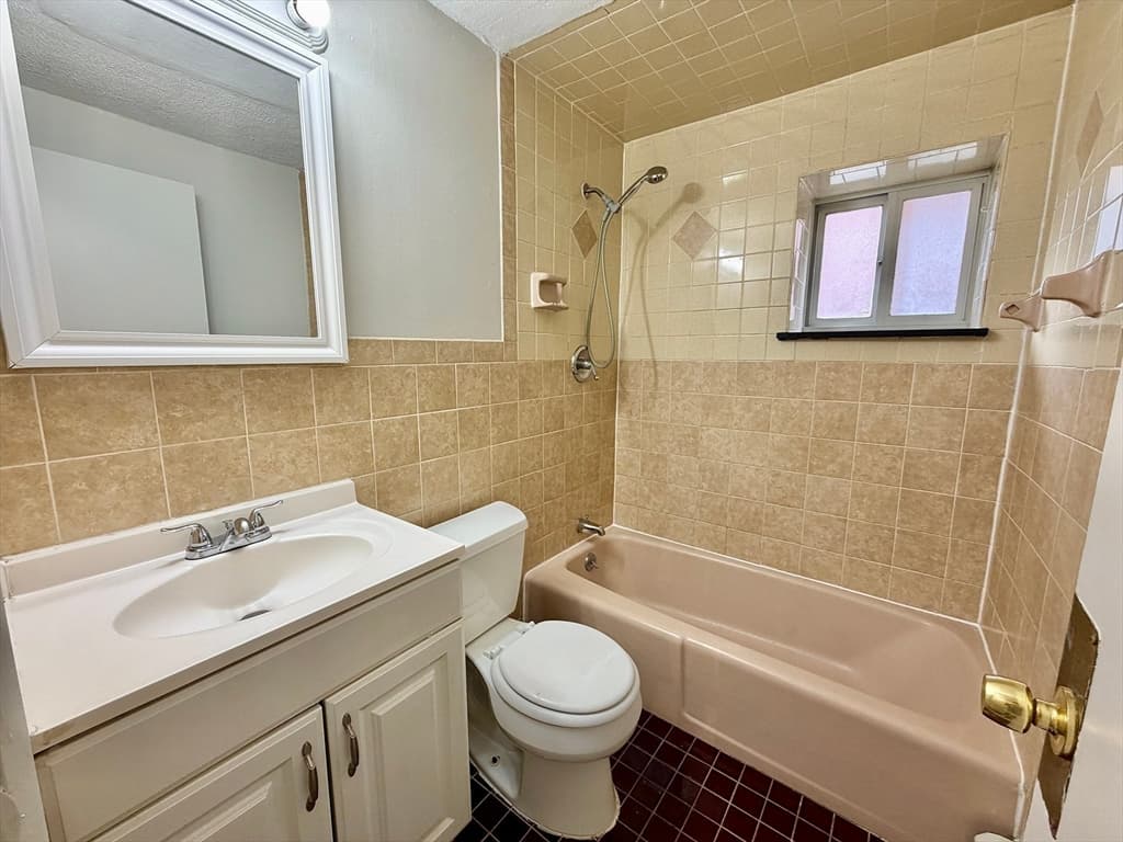 15 Staples Ave # 18, Everett MA 02149 photo 8