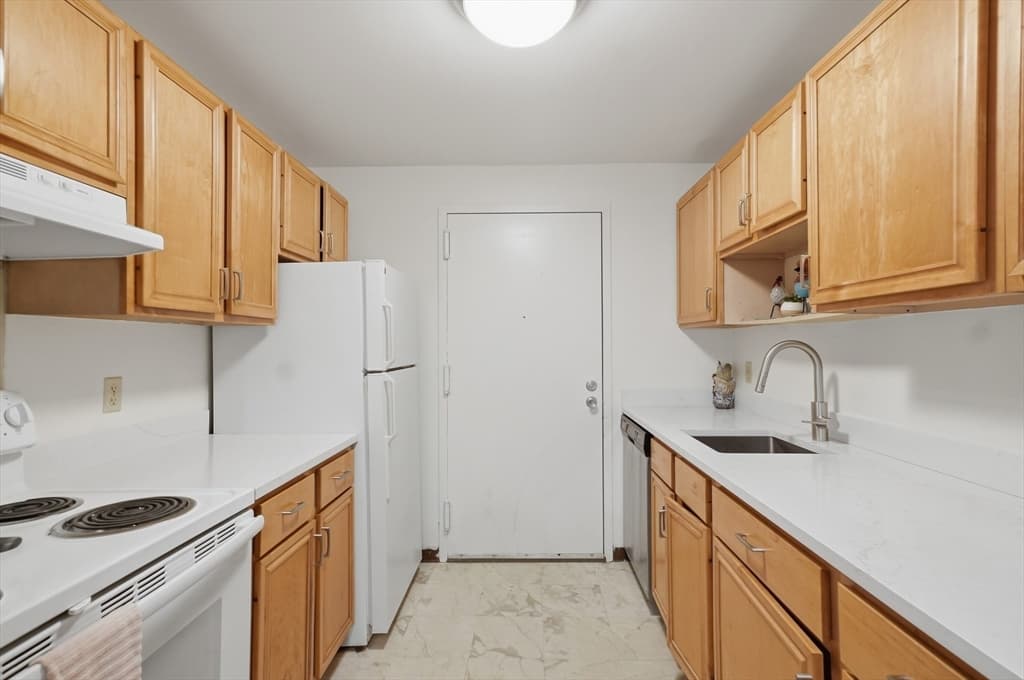 Condominium at 11 Silver Hill Lane # 6, Natick MA 01760, Natick, photo 7 of 24