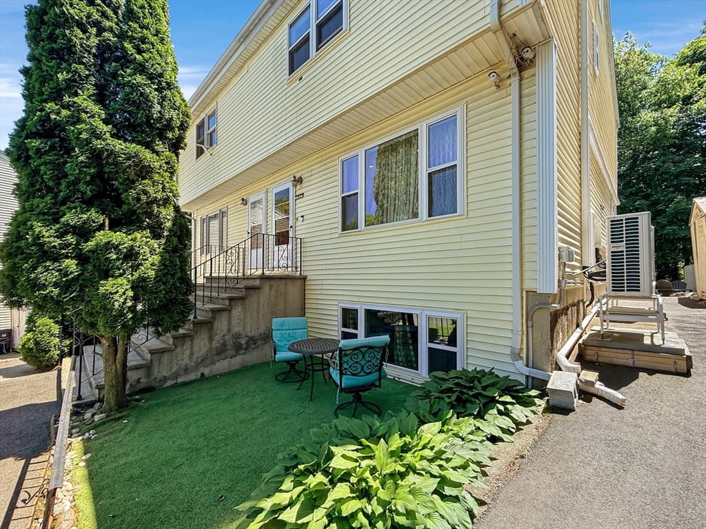 31 Wallace Cir # 31, Malden MA 02148