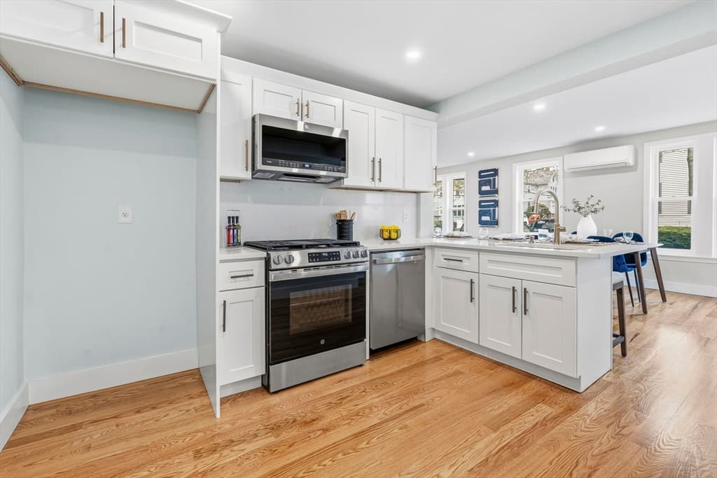 Multi Family at 8-10 Hammatt St, Ipswich MA 01938, photo 6 of 40