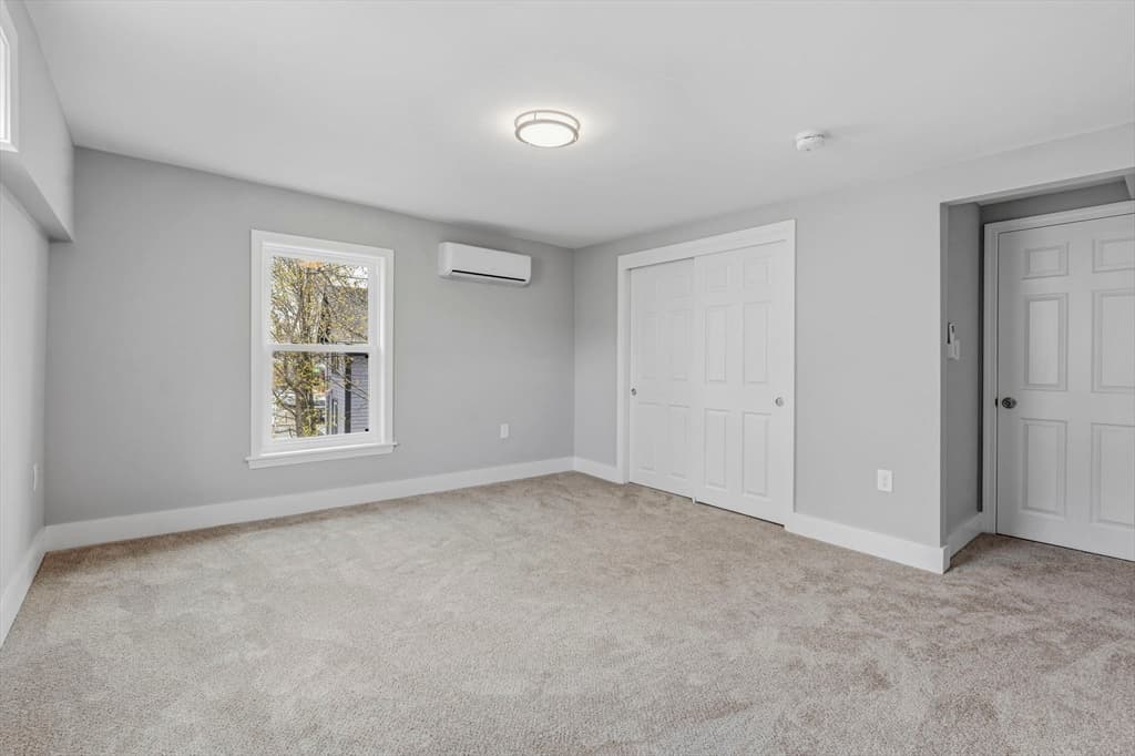 Multi Family at 8-10 Hammatt St, Ipswich MA 01938, photo 13 of 40