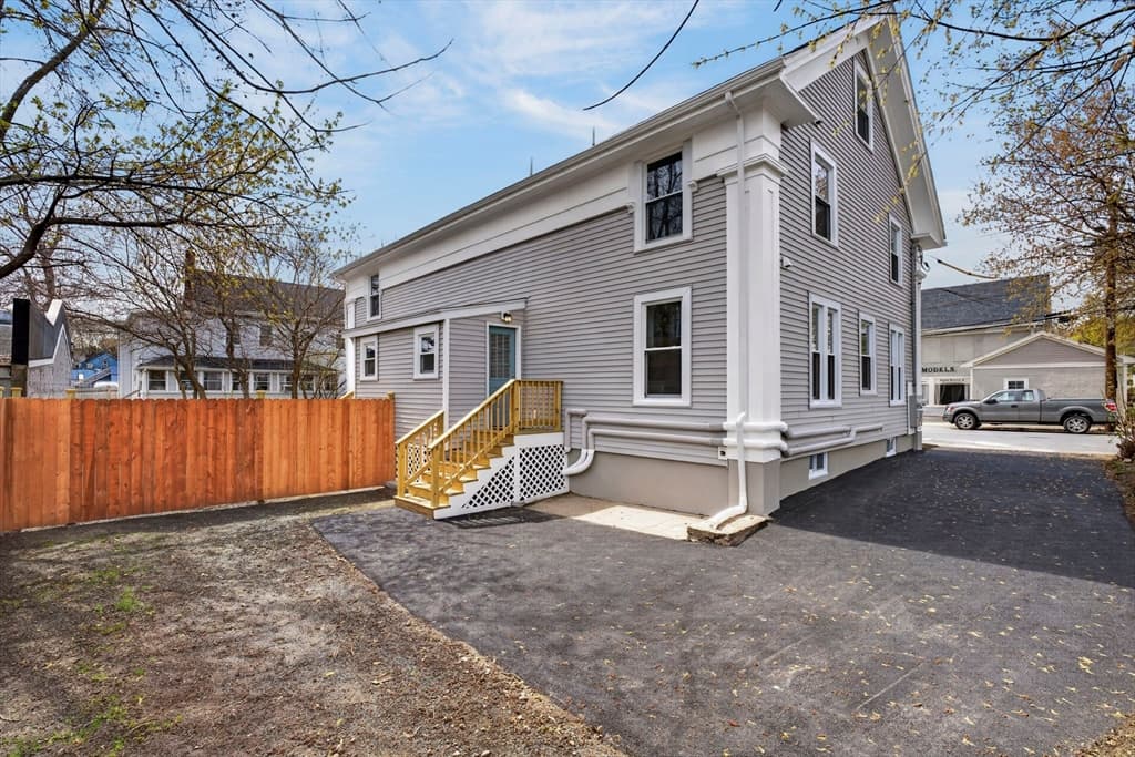 Multi Family at 8-10 Hammatt St, Ipswich MA 01938, photo 38 of 40