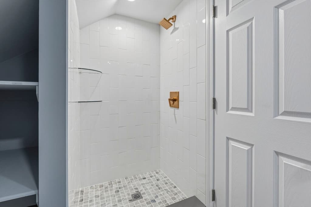 Multi Family at 8-10 Hammatt St, Ipswich MA 01938, photo 19 of 40