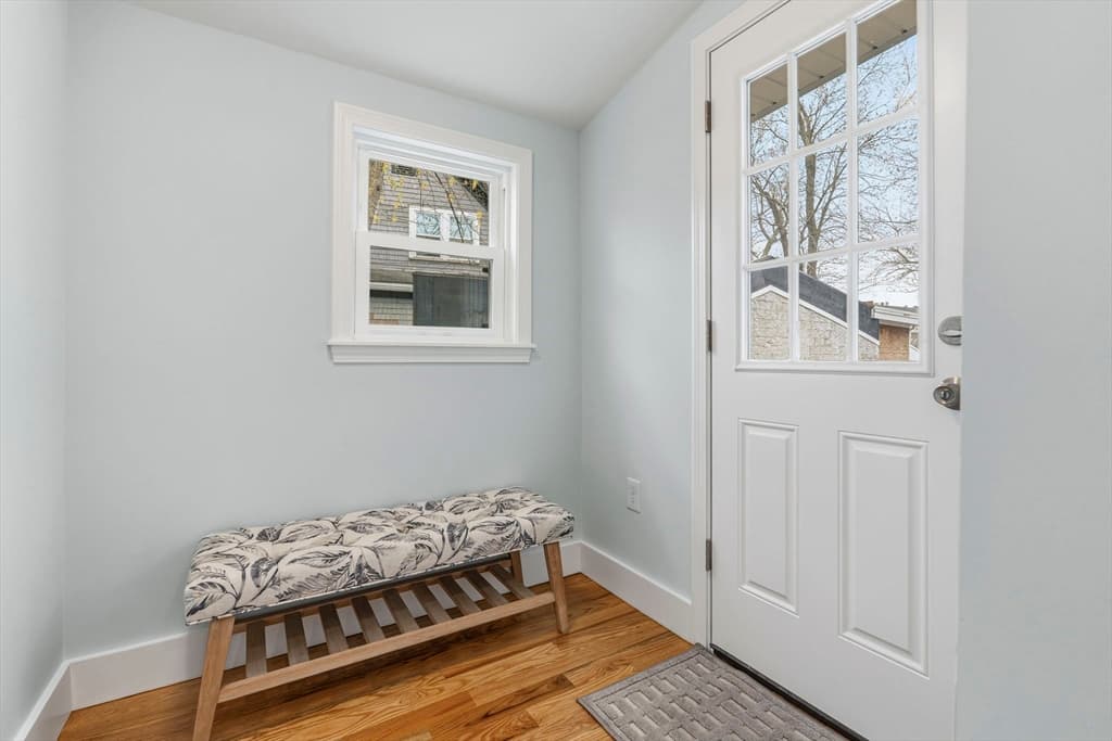 Multi Family at 8-10 Hammatt St, Ipswich MA 01938, photo 8 of 40