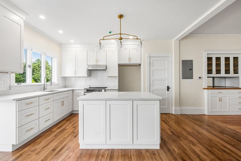 Condominium at 18 Loring Avenue # 2, Salem MA 01970, photo 6 of 26