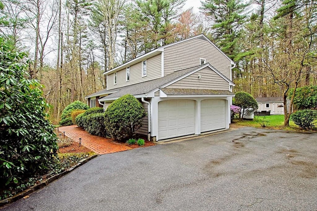 Single Family Residence at 2 Nottingham Dr, Raynham MA 02767, photo 3 of 36