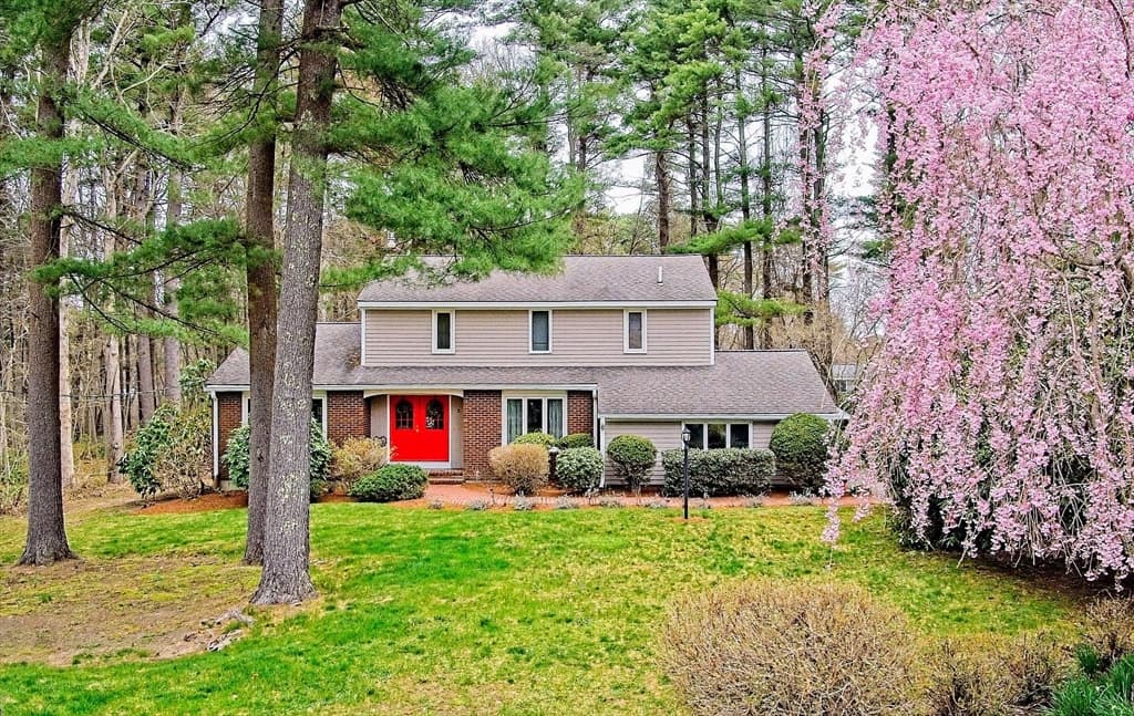 2 Nottingham Dr, Raynham MA 02767