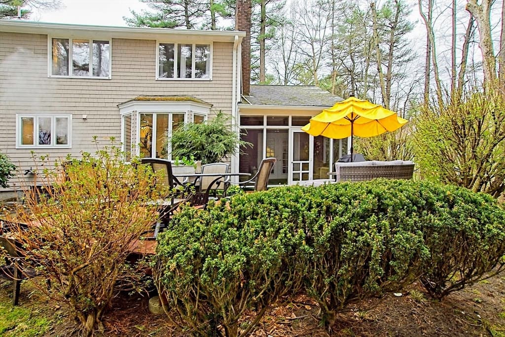 Single Family Residence at 2 Nottingham Dr, Raynham MA 02767, photo 4 of 36
