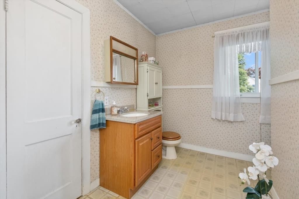 Single Family Residence at 29 Tower St, Methuen MA 01844, Methuen, photo 20 of 30