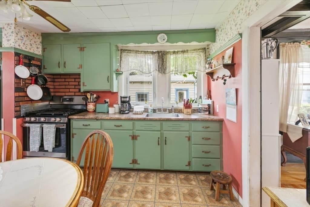 Single Family Residence at 29 Tower St, Methuen MA 01844, Methuen, photo 11 of 30