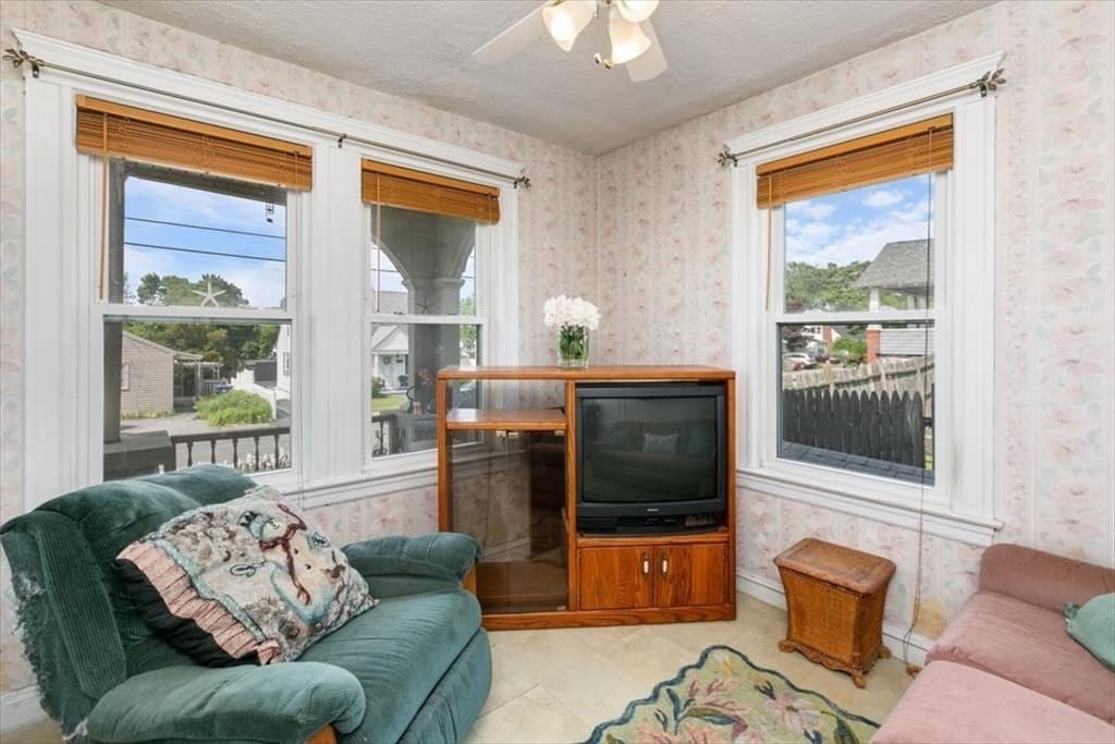 Single Family Residence at 29 Tower St, Methuen MA 01844, Methuen, photo 8 of 30