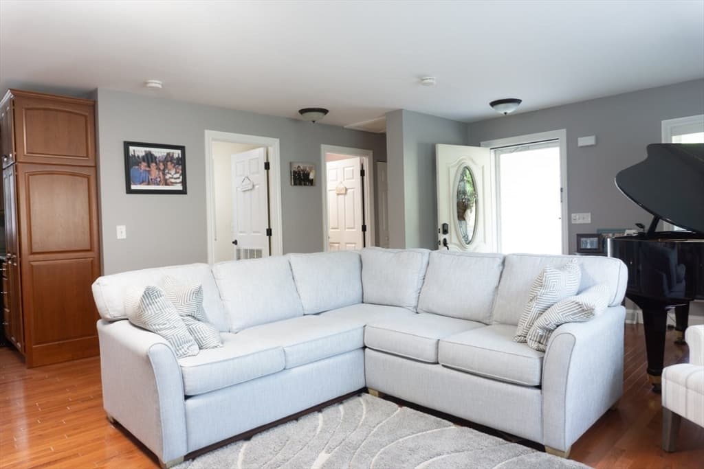 4 Leslie Court, Rockland MA 02370 photo 6